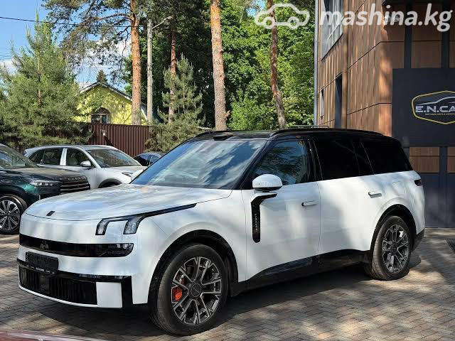 Lynk &amp; Co 900