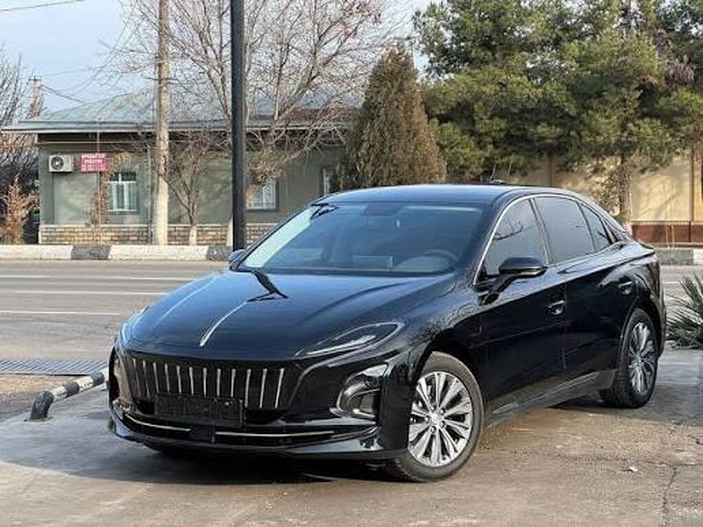 Седан бизнес-класса, черный металлик. Основные характеристики