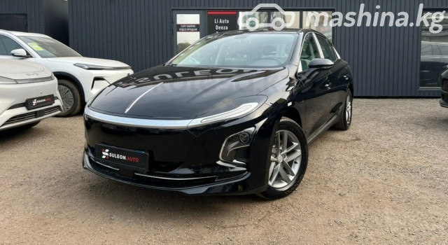 Hongqi E-QM5