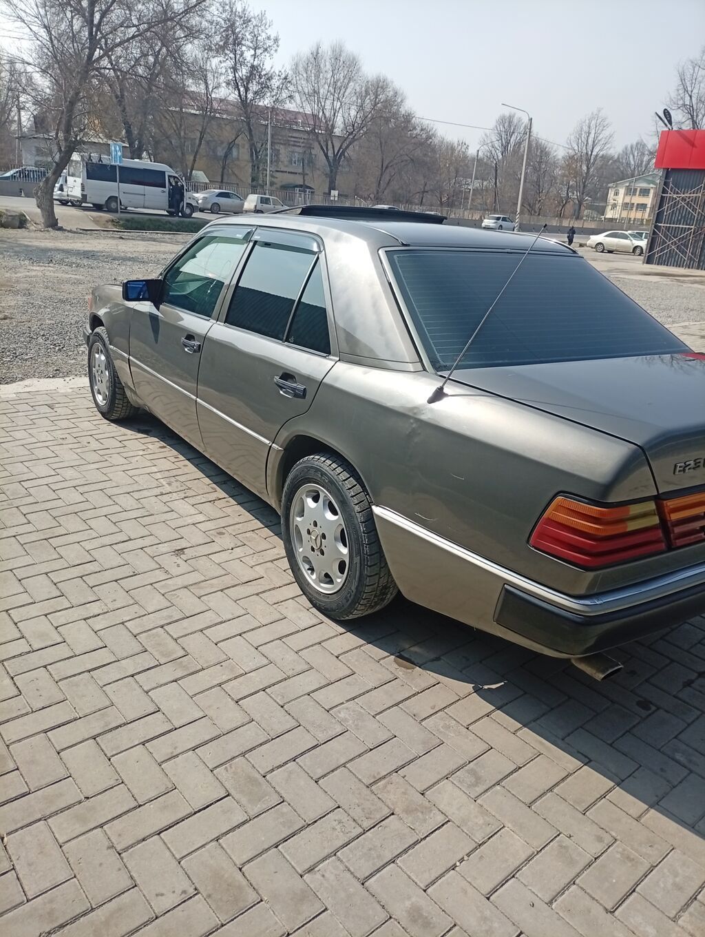 Mercedes-Benz W124