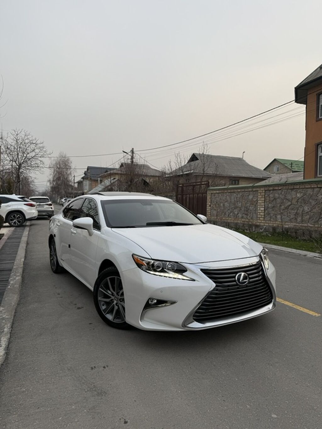 Lexus ES