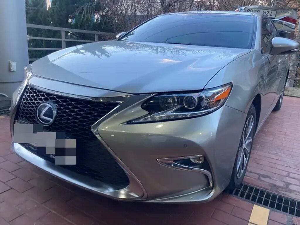 Lexus ES