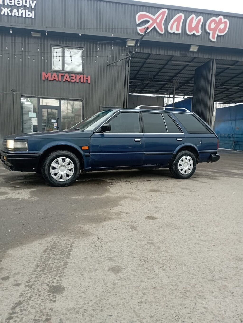 Продается универсал темно-синего цвета Nissan Блюберд 1988 года в