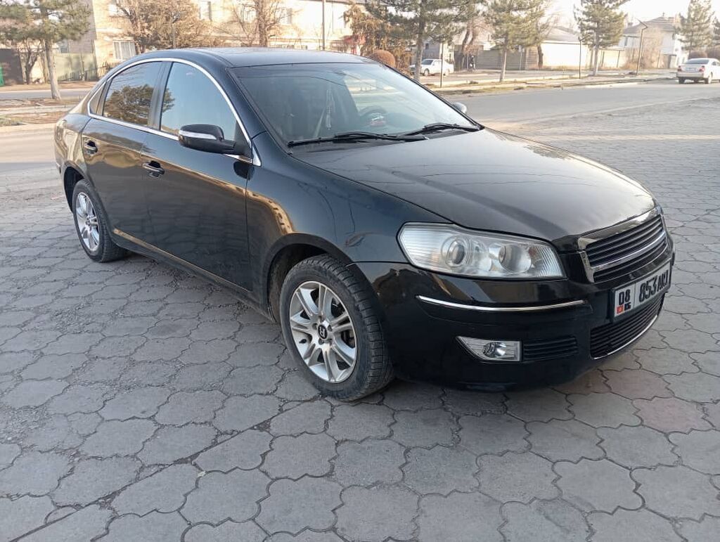 Черный седан класса C/D с передним приводом. Кузов и экстерьер