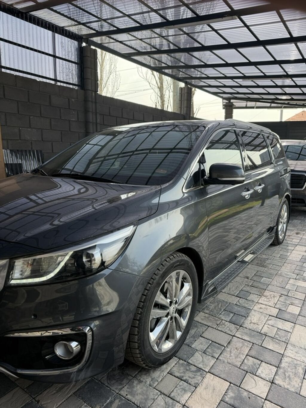 Kia Carnival