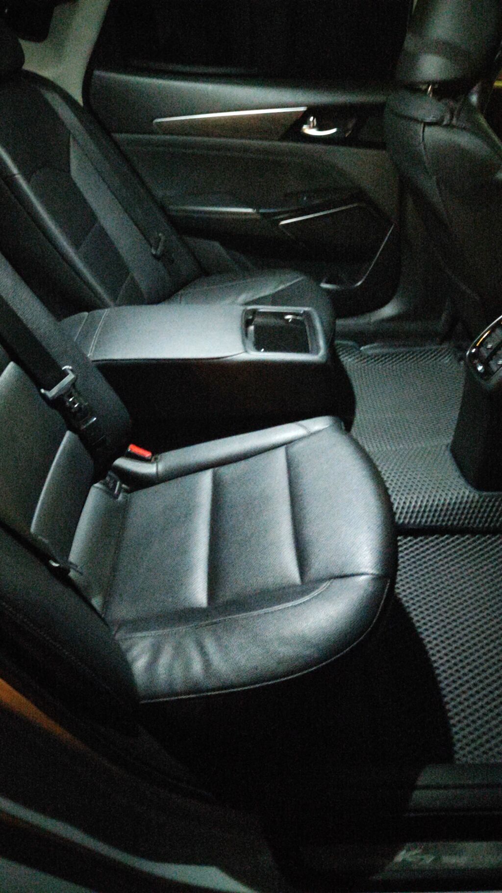 Седан бизнес-класса, серебристый кузов. Элегантный внешний дизайн