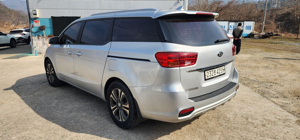 Kia Carnival