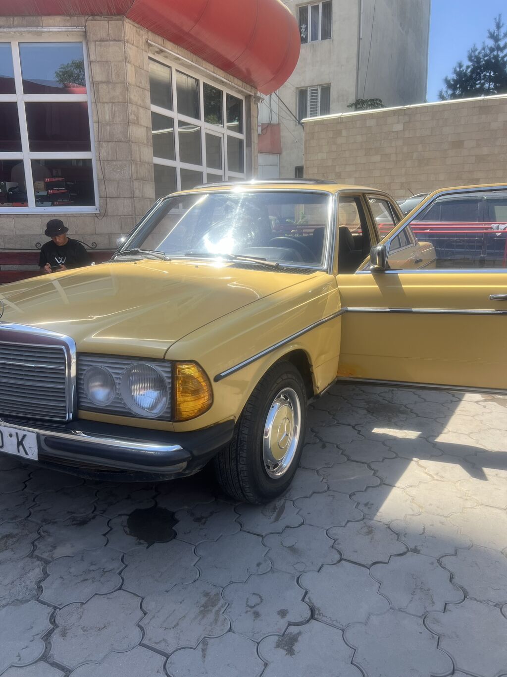 Mercedes-Benz W123