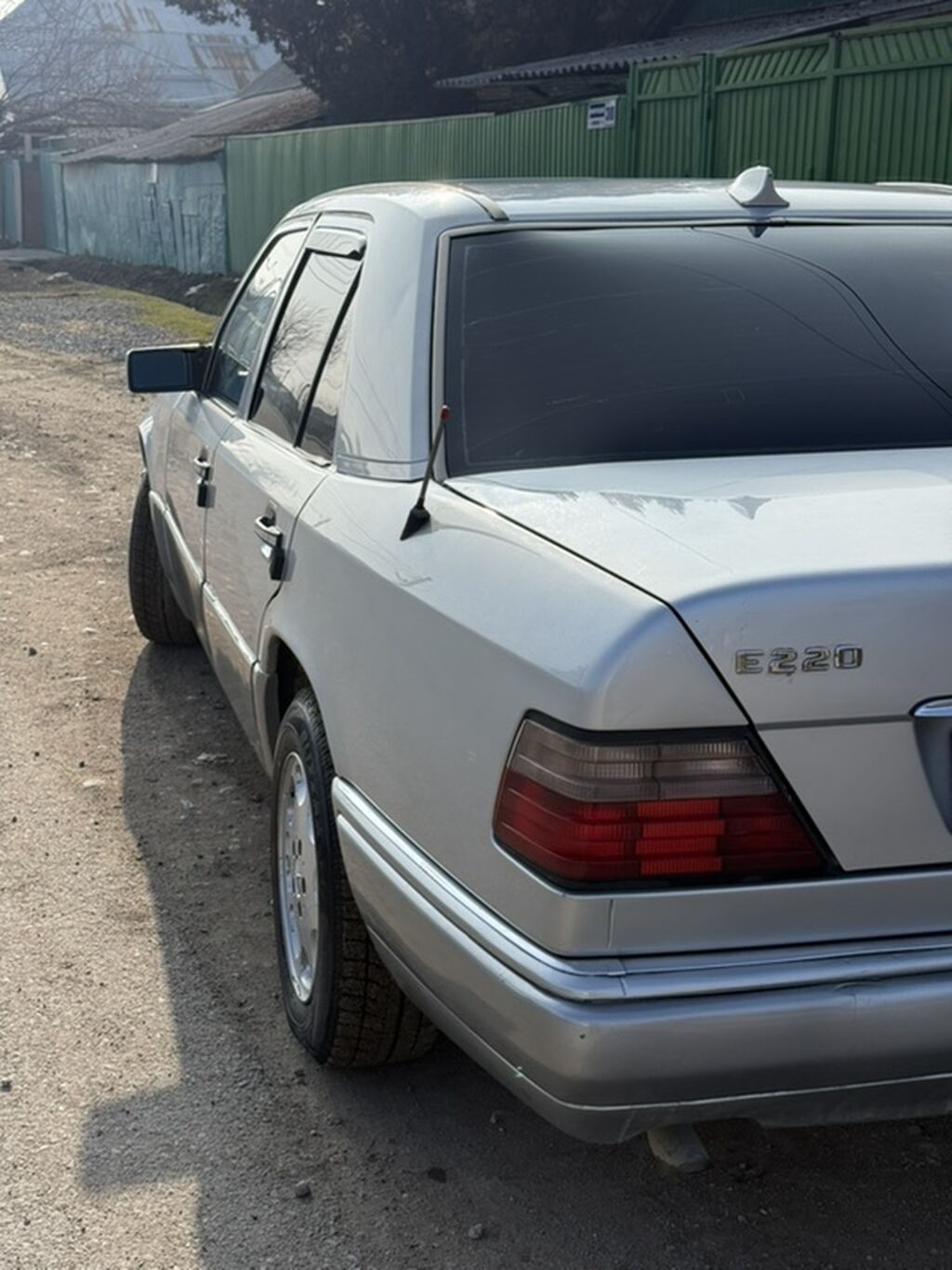 Mercedes-Benz W124