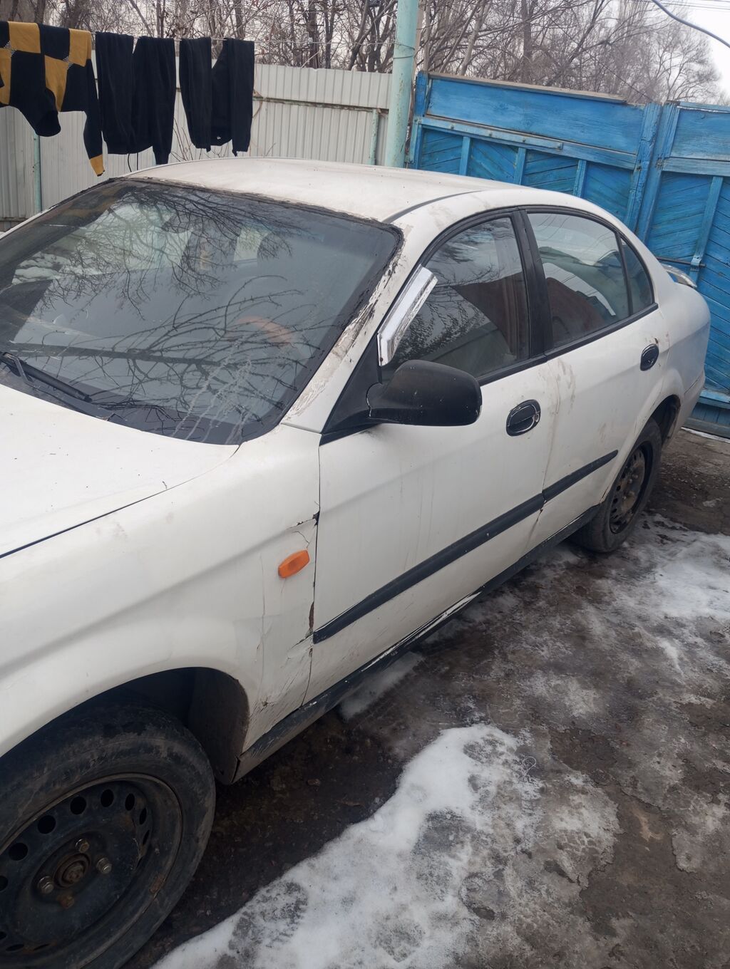 Продаётся легковой автомобиль белого цвета, кузов седан. обмен