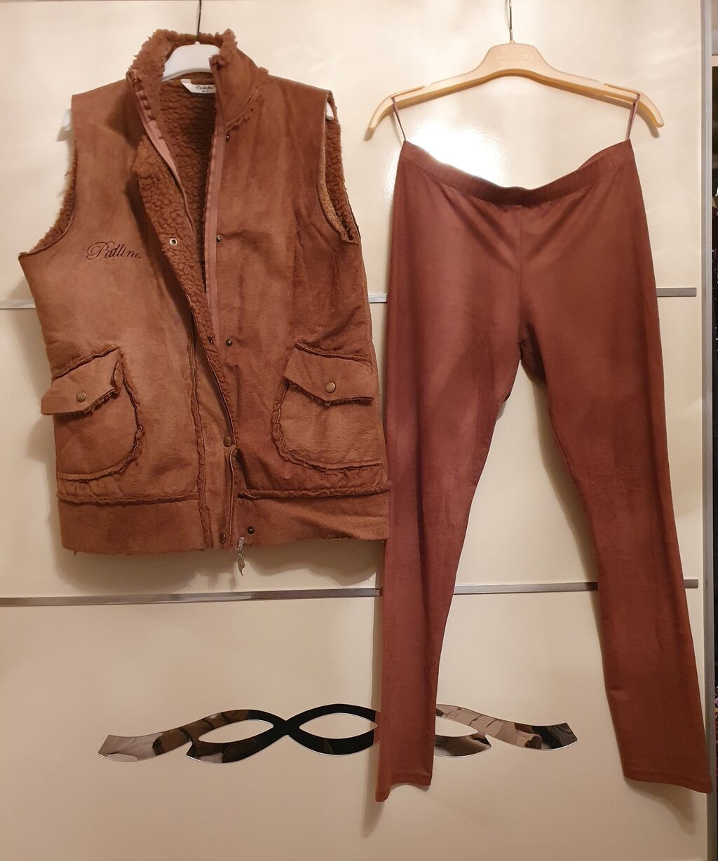 Mercedes-Benz S‑класса (кузов W221), черный седан представительского