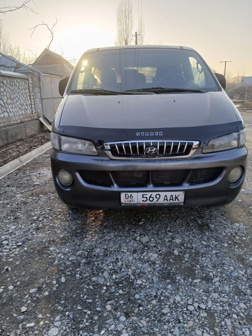 Hyundai Starex