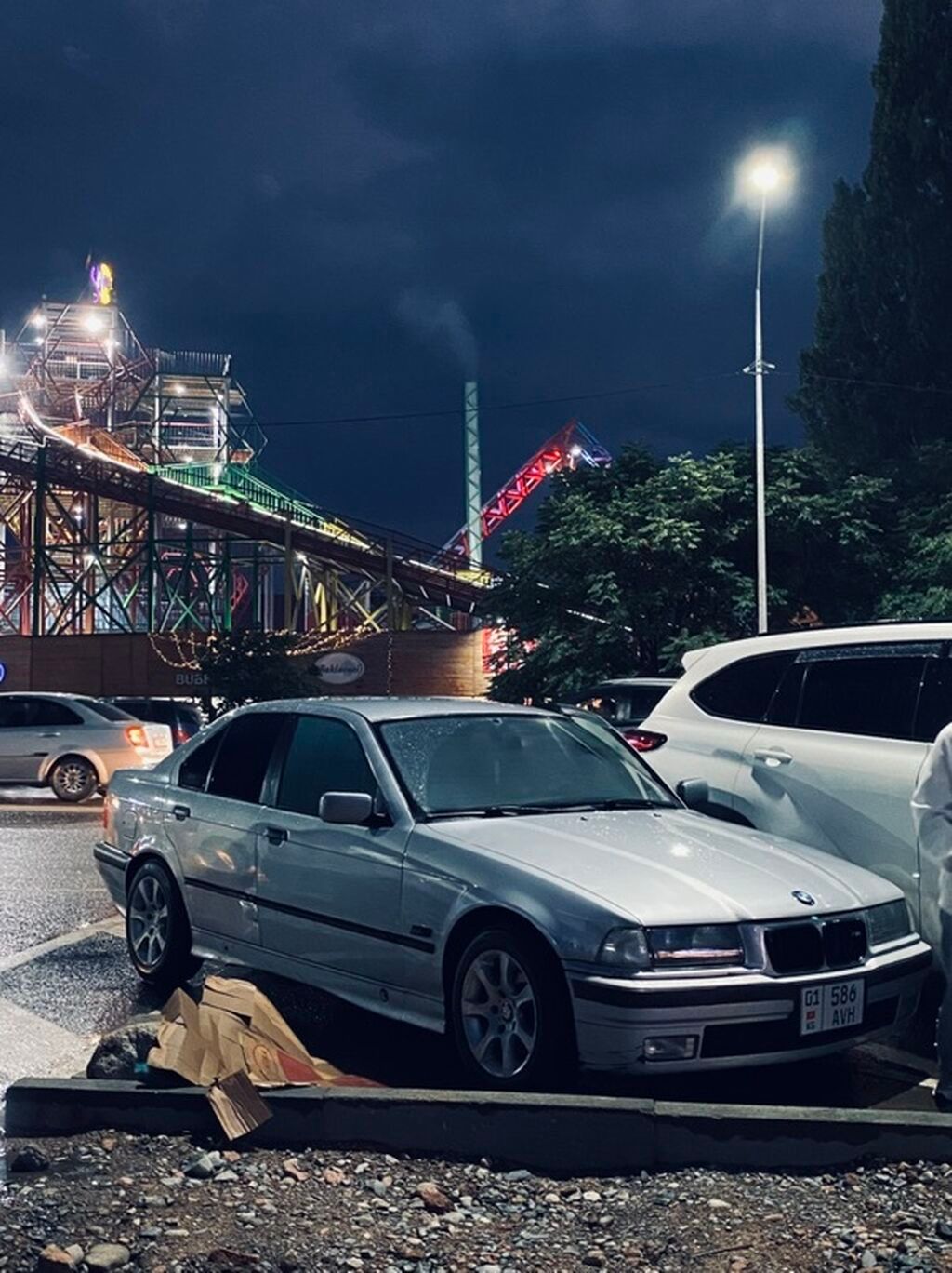 BMW 3 Series E36 седан, 318i. Цвет серебристый, кузов 4-дверный