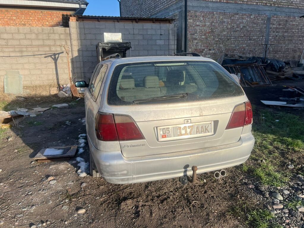 Серебристый универсал с просторным багажным отделением, идеально