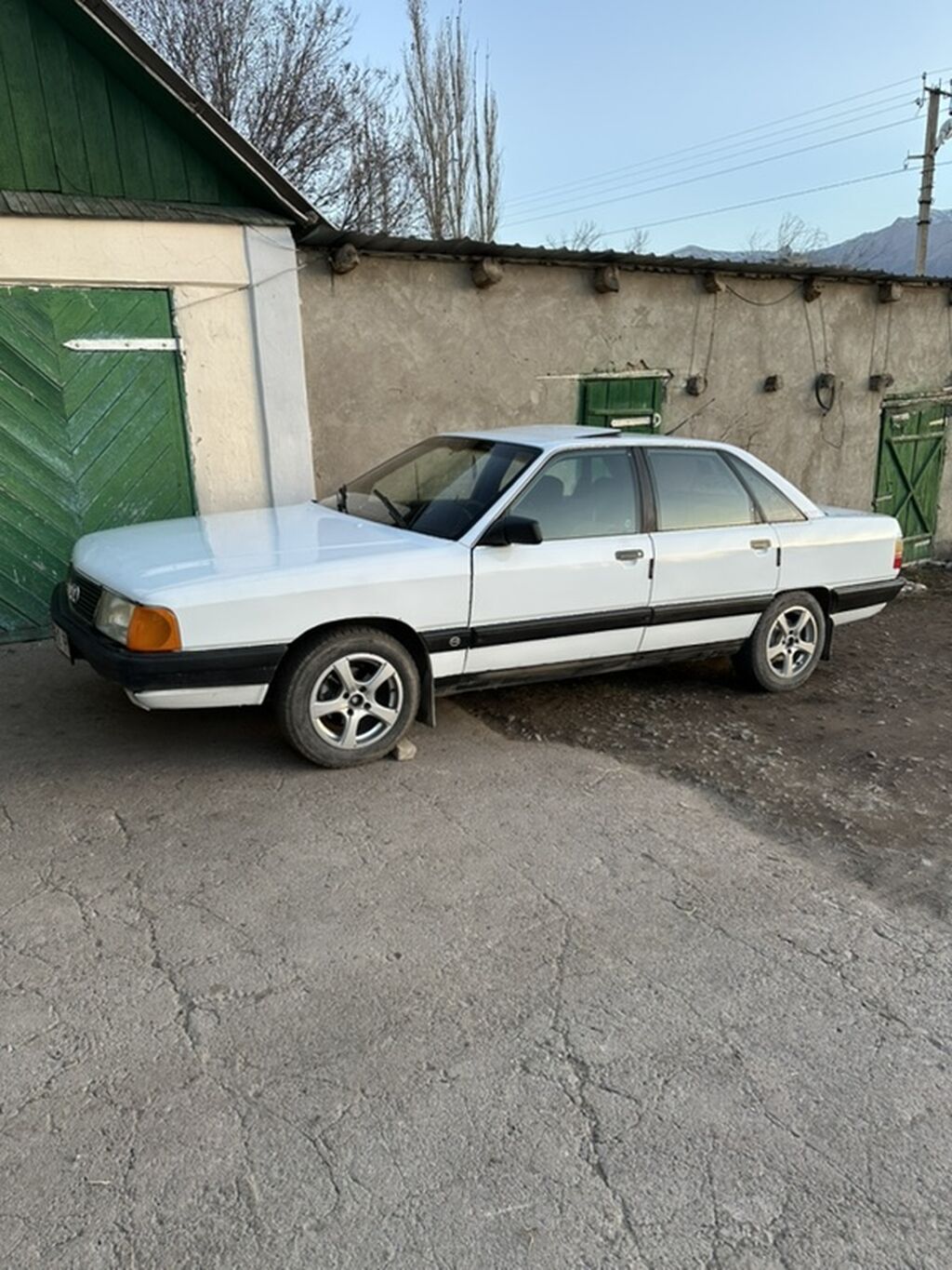Audi 100