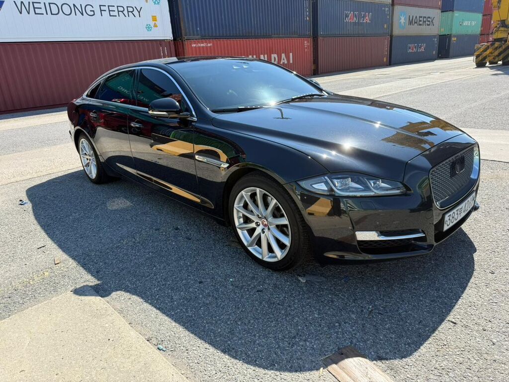 Jaguar XJ