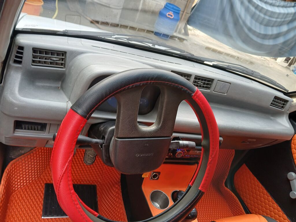 Продаётся компактный городской хэтчбек белого цвета с доработанным