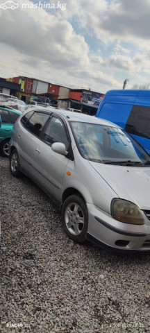 Nissan Almera Tino