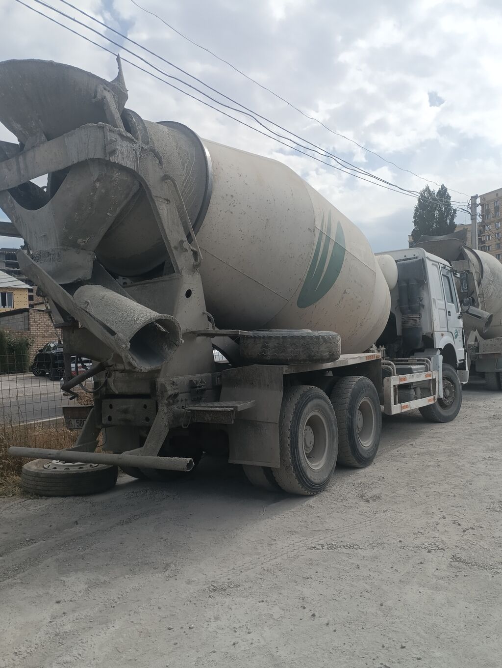 Срочно.Срочно Продается Бетономешалка10 куб (Хово) Состояние