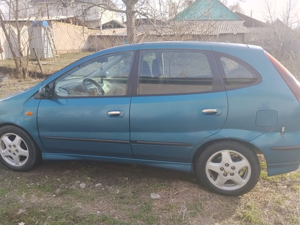 Nissan Almera Tino