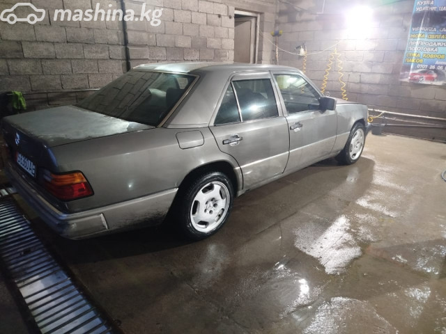 Mercedes-Benz W124