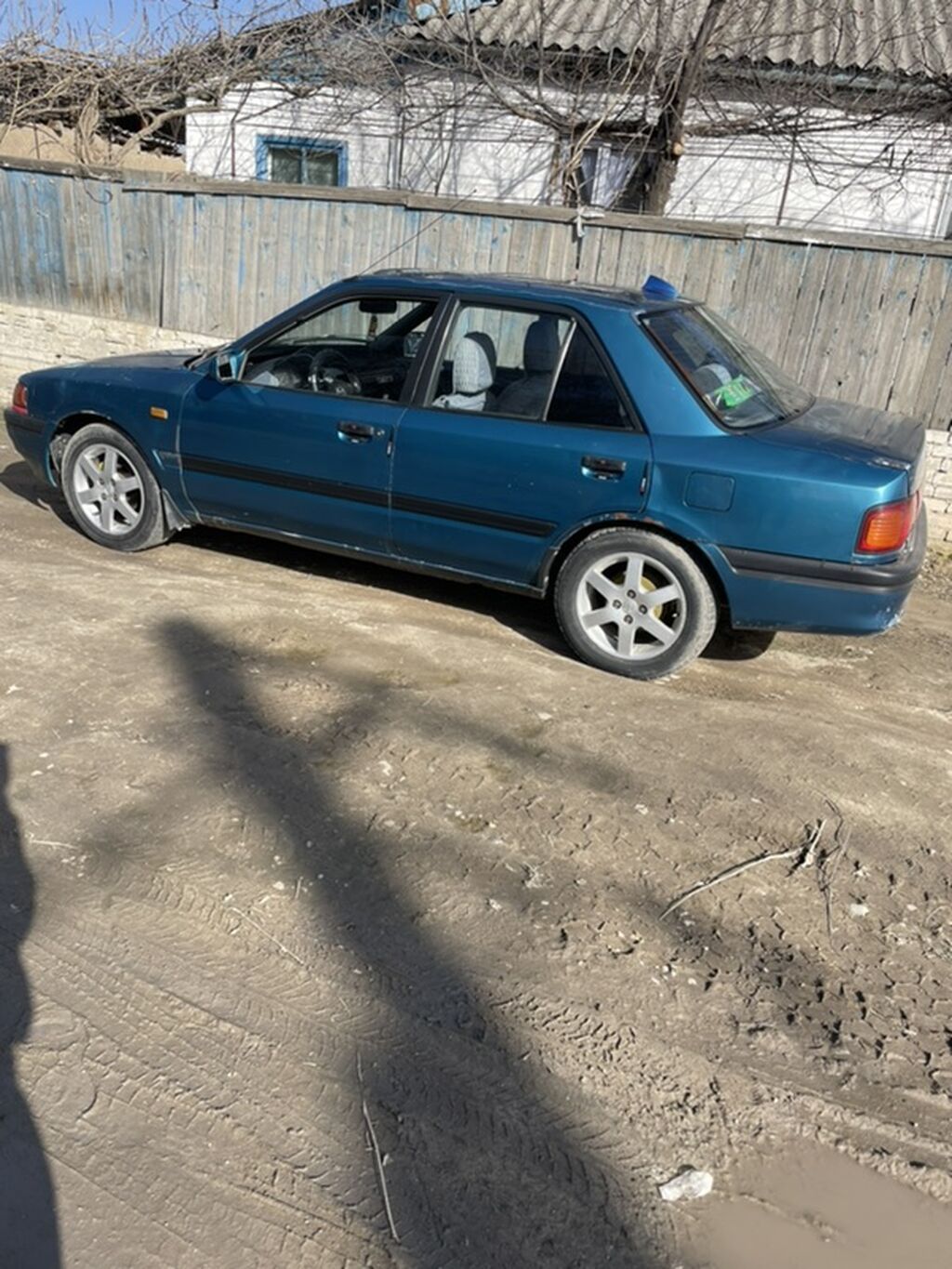 Mazda 323
