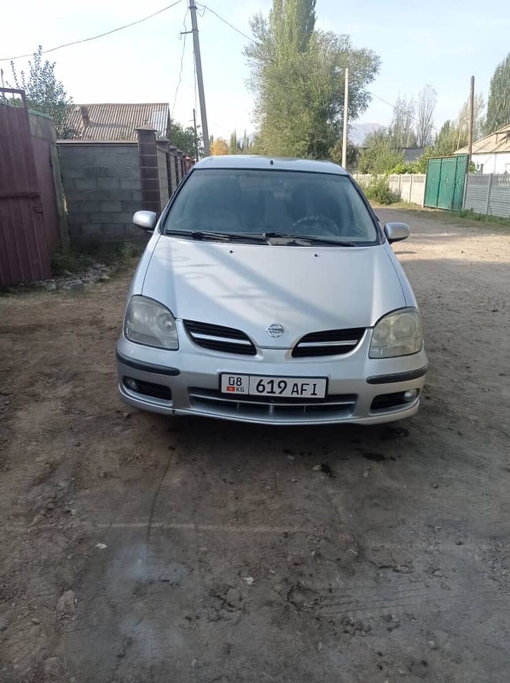 Nissan Almera Tino