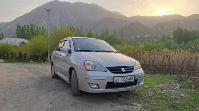 Suzuki Liana