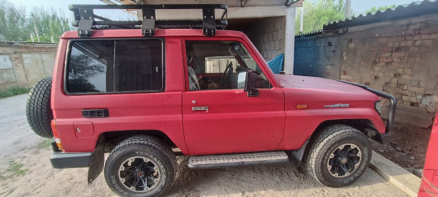 Toyota Land Cruiser Prado 1990