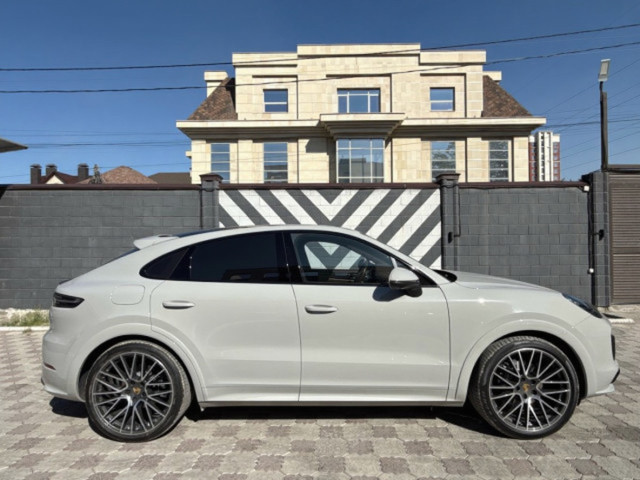 Porsche Cayenne 2022