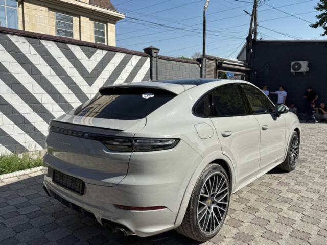 Porsche Cayenne 2022