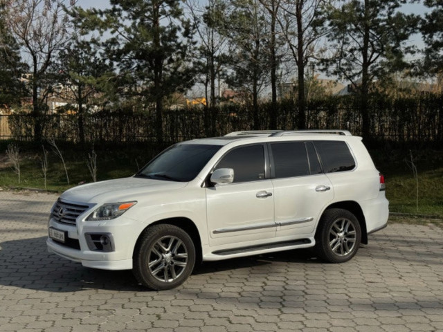 Lexus LX 2012
