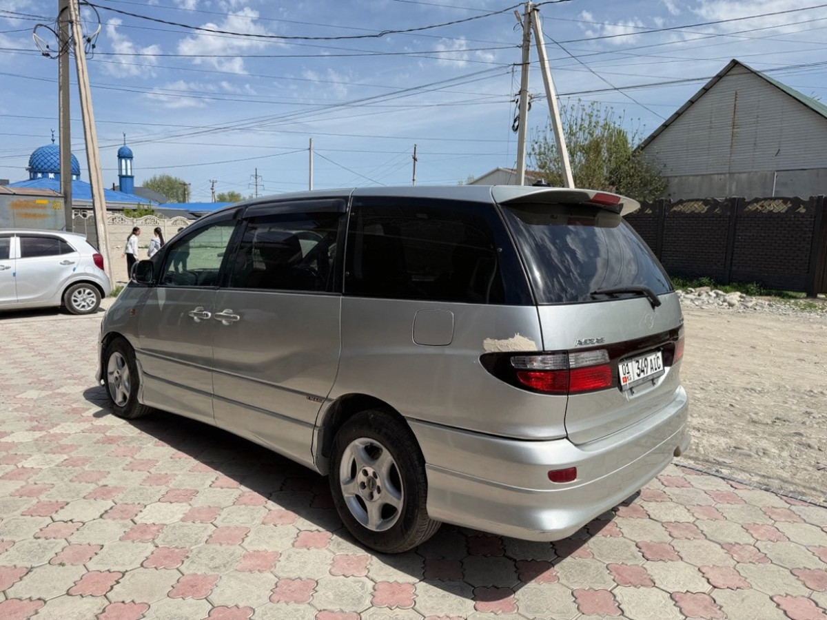 Toyota Estima 2003