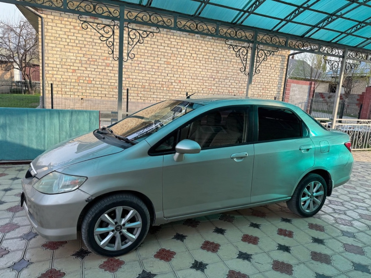 Honda Fit Aria 2003