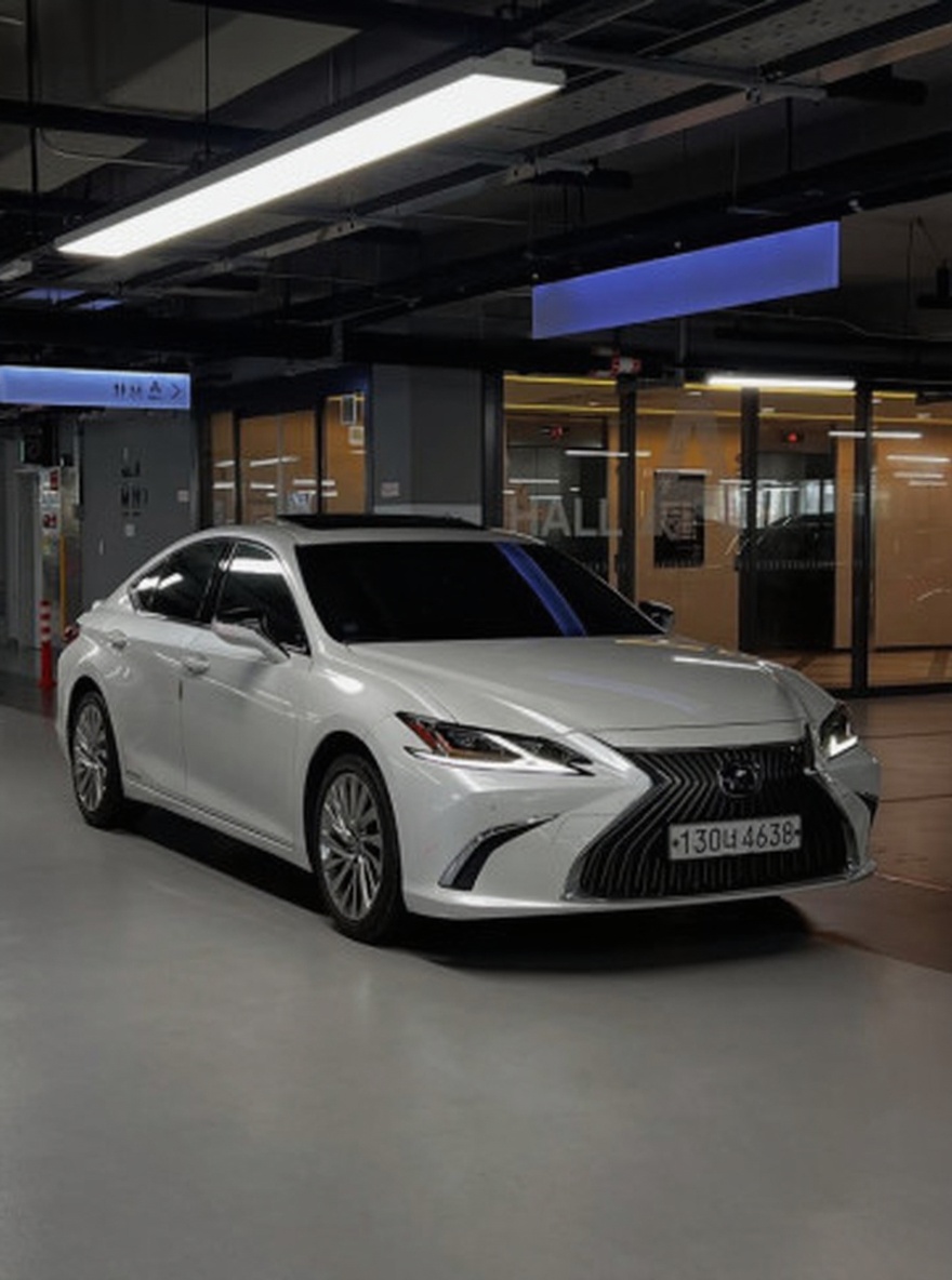 Lexus ES 2019