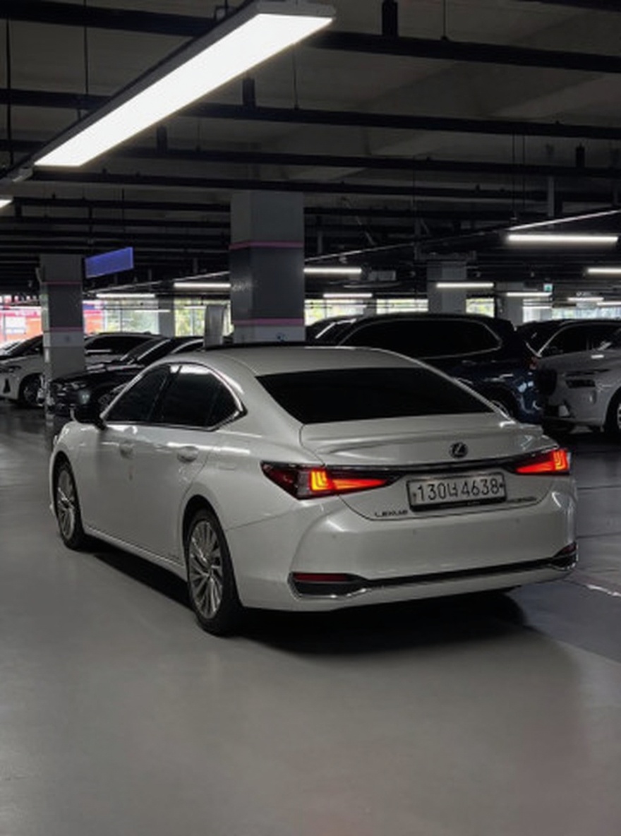 Lexus ES 2019