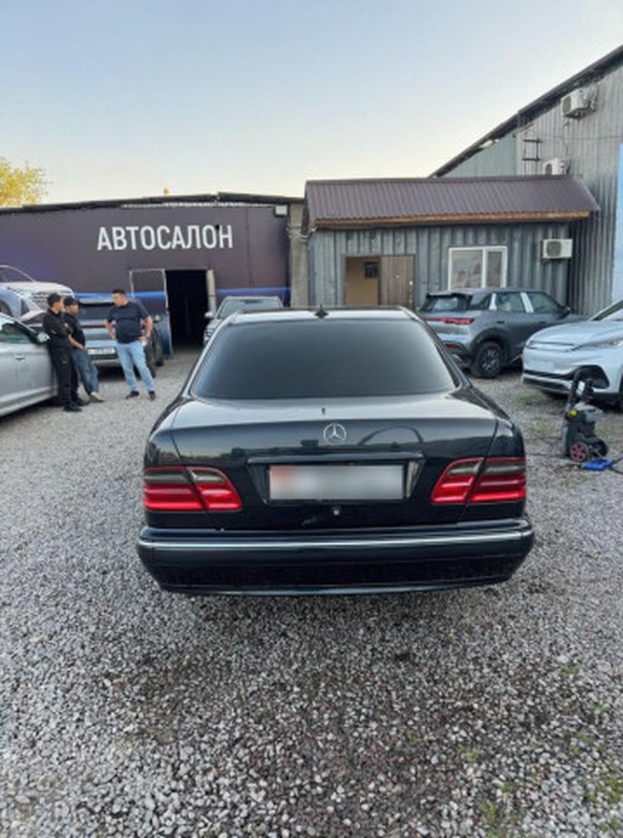 Mercedes-Benz E-Класс 2001