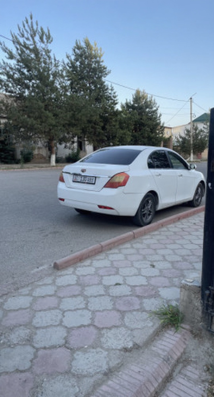 Geely Emgrand EC7 2013