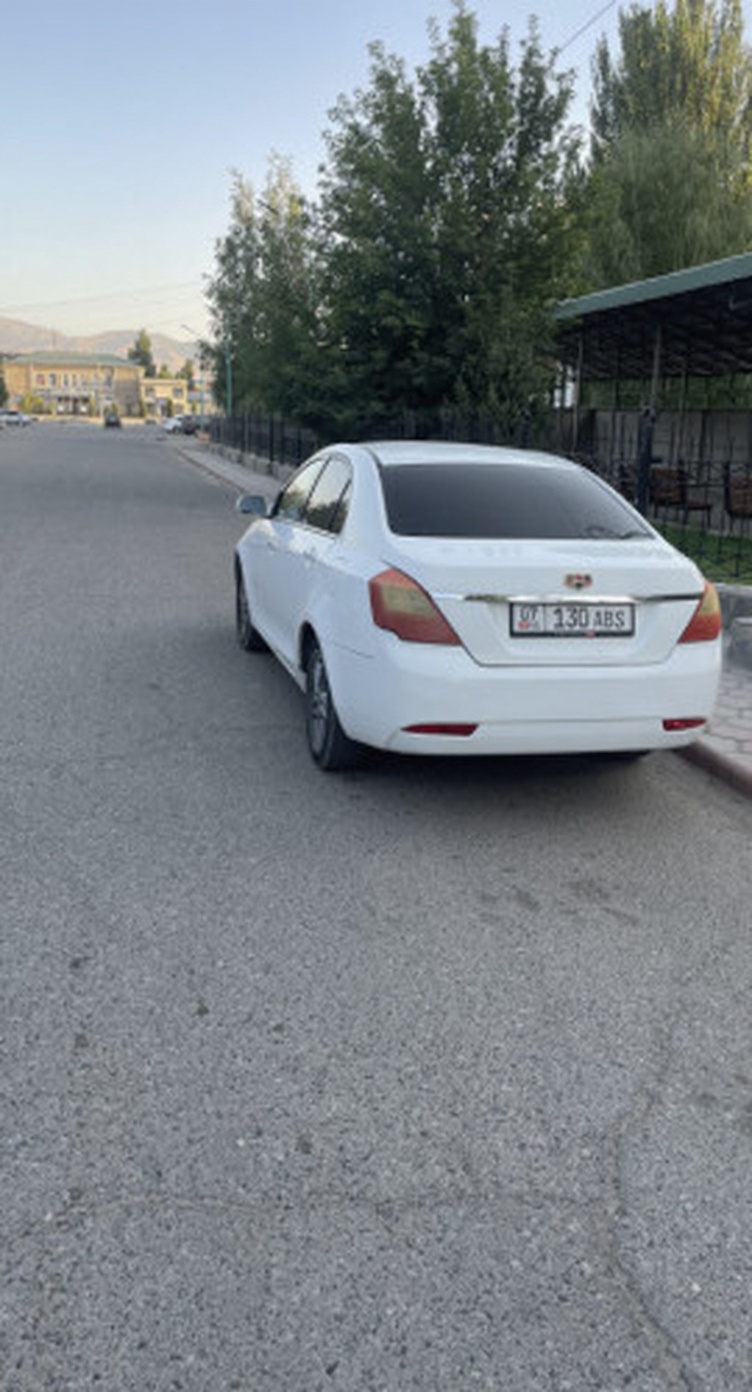 Geely Emgrand EC7 2013