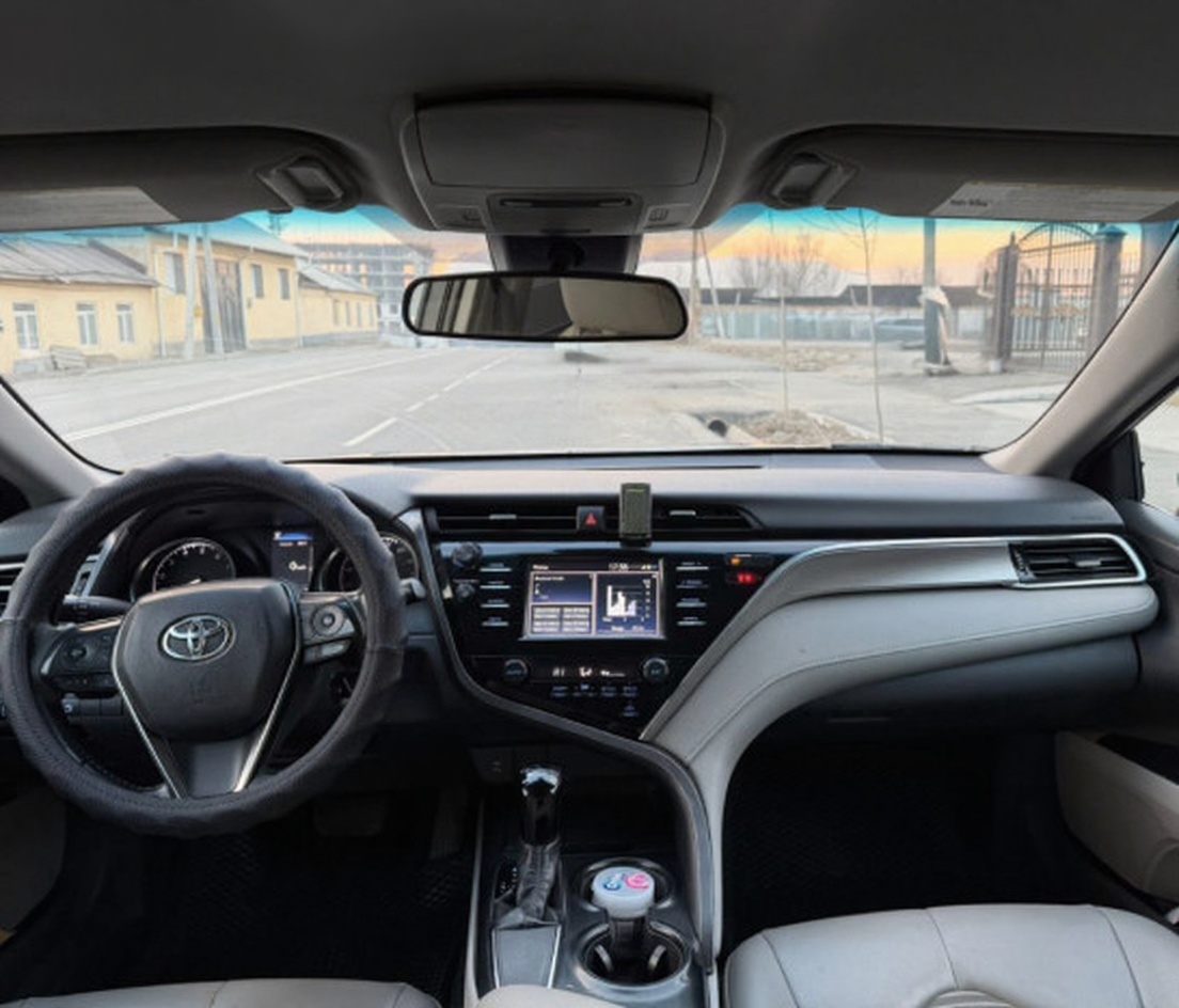 Toyota Camry 2019