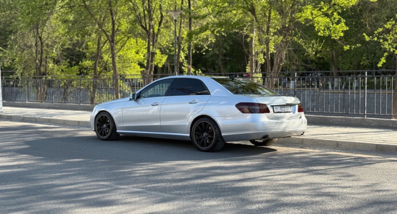 Mercedes-Benz E-Класс 2011