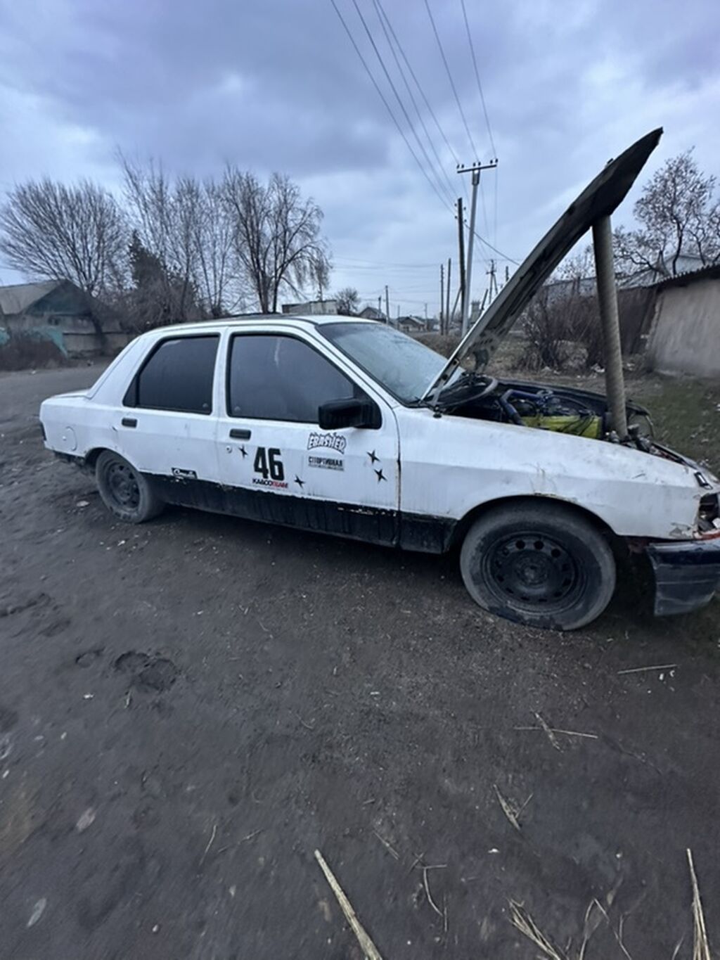 Форд си Ера 88 год 2 литровый мотор левый руль 5 ступка мотор