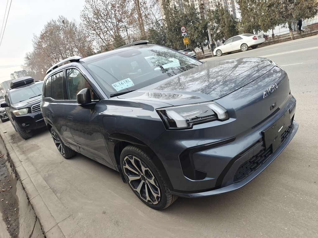 AION V (электромобиль) — просторный кроссовер с современным дизайном и