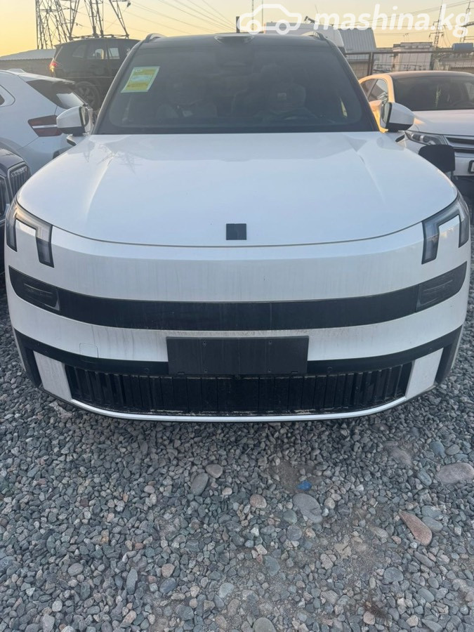 Lynk &amp; Co 900