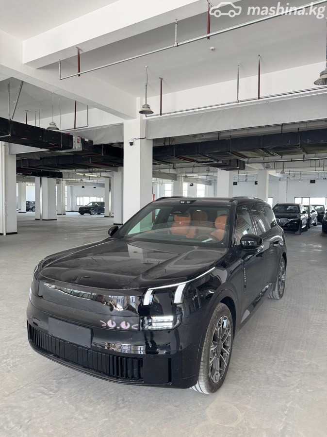 Lynk &amp; Co 900