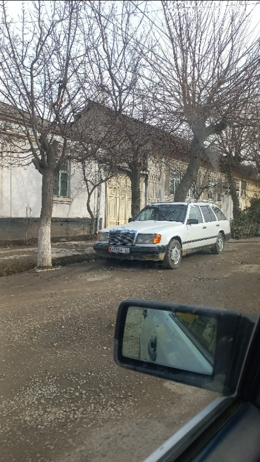 Mercedes-Benz W124