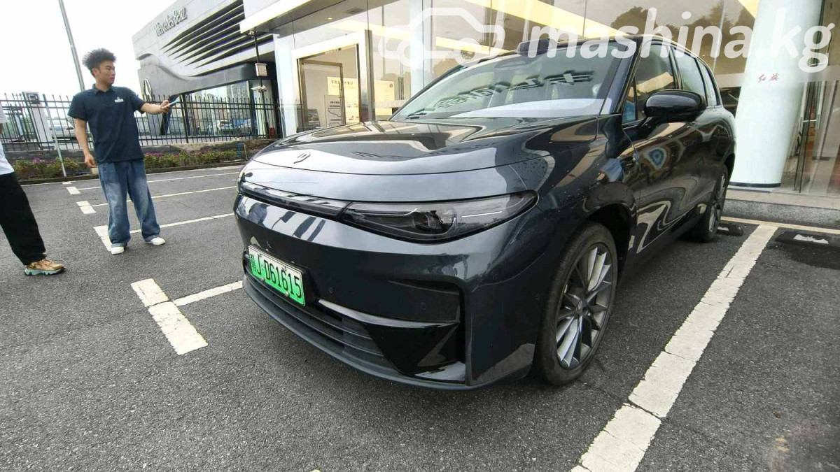 Leapmotor C10
