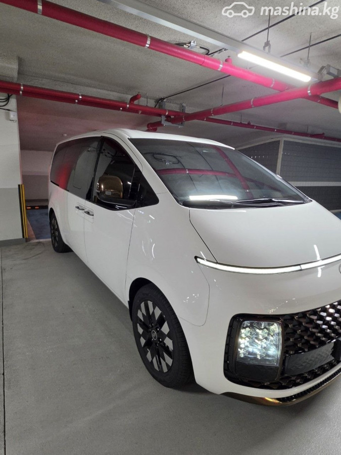 Hyundai Staria