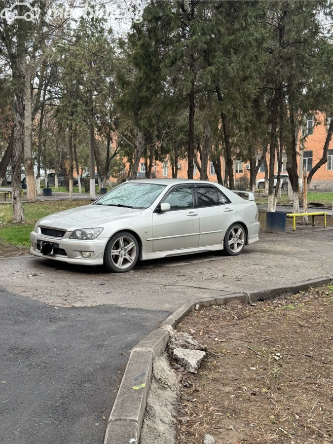 Lexus IS
