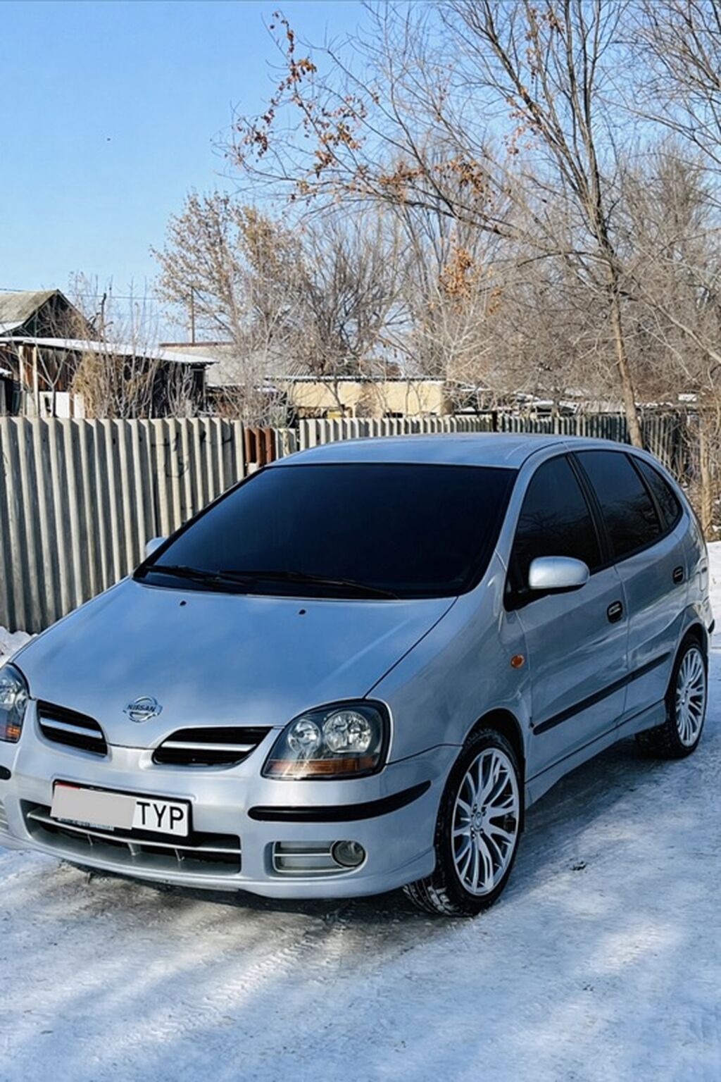 Nissan Almera Tino